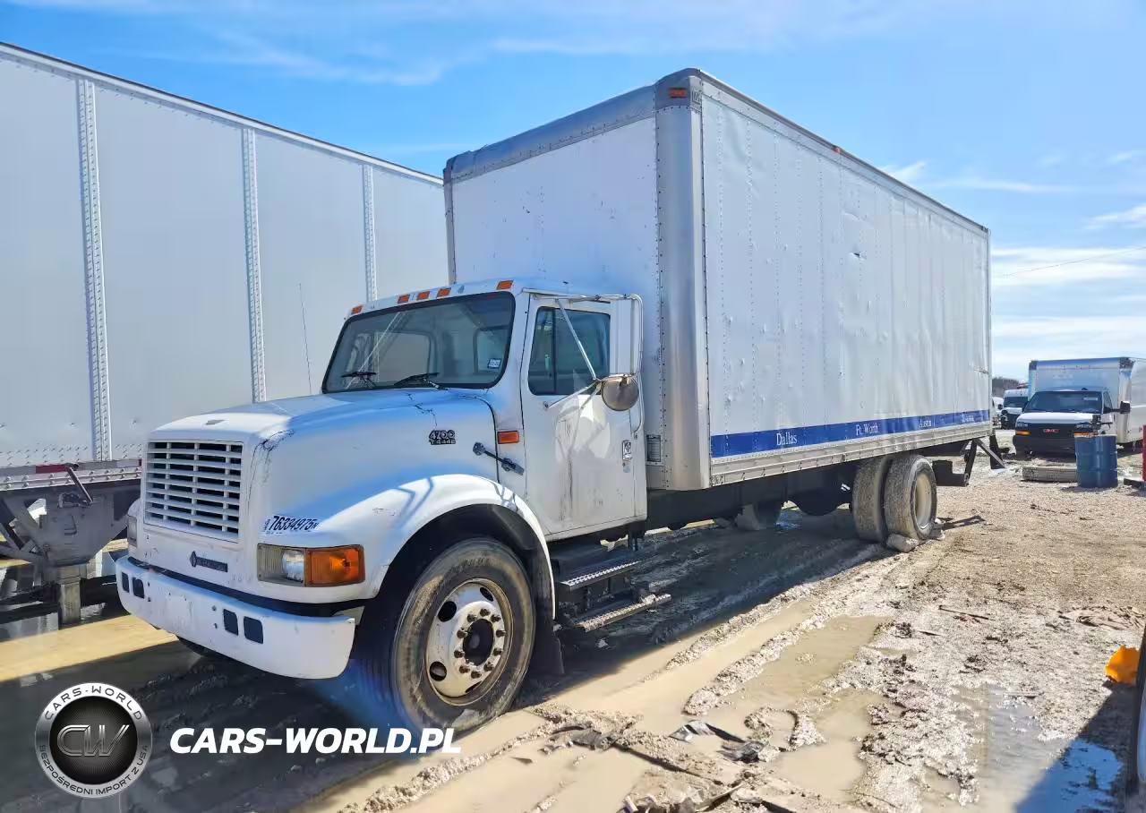 2000 International 4700 Box Truck