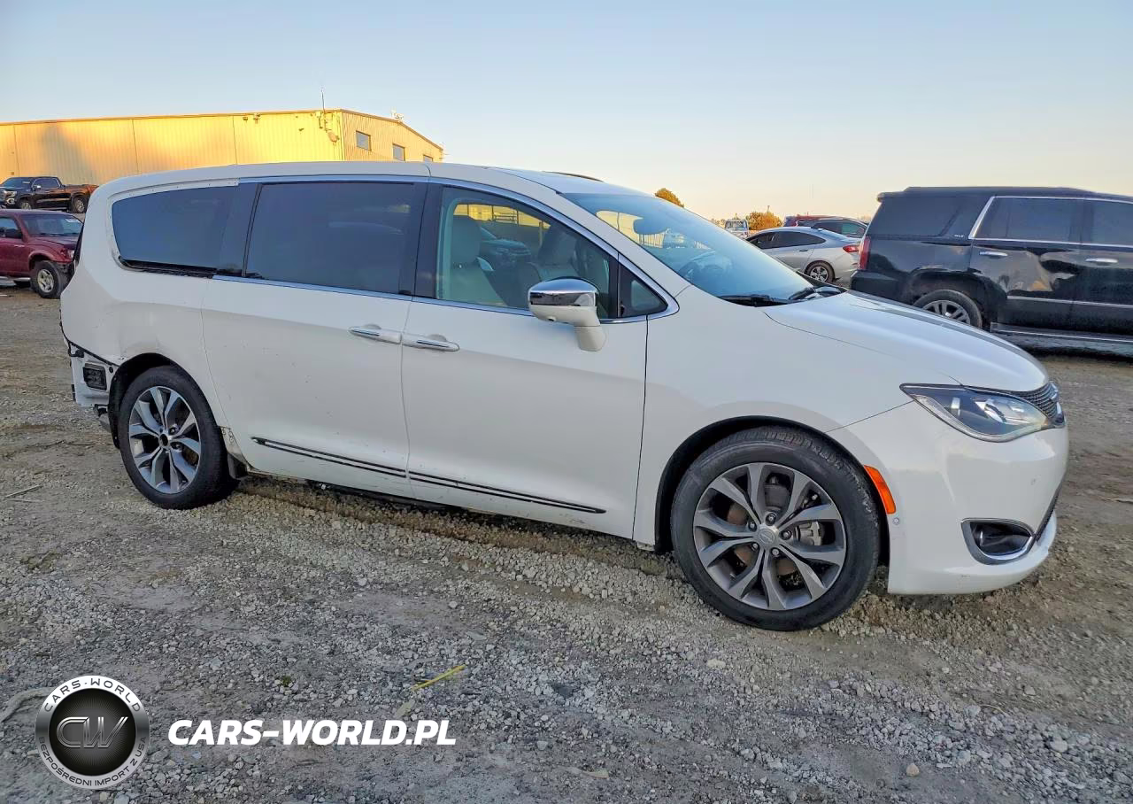 2017 Chrysler Pacifica Limited VIN:2C4RC1GG1HR653557 - 4