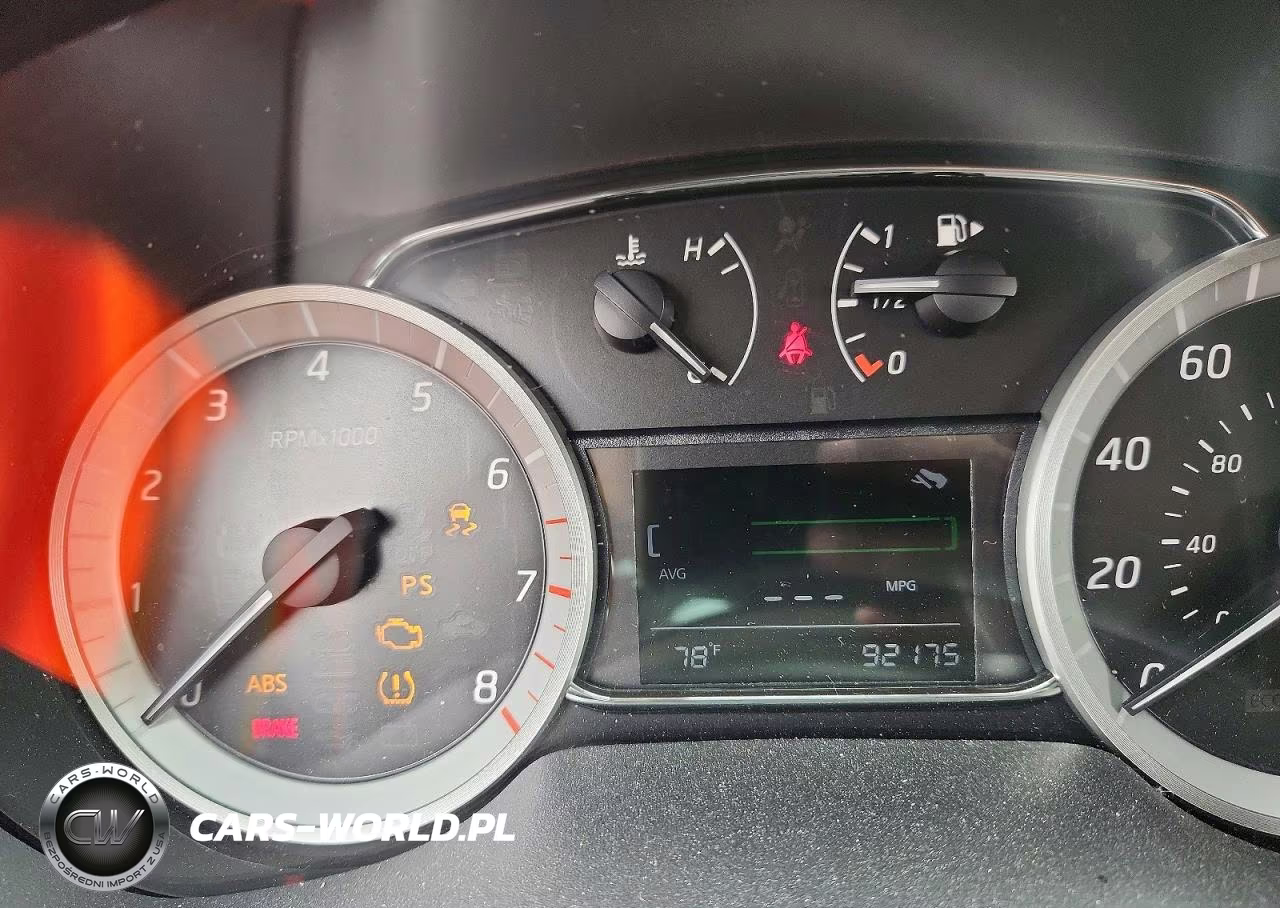 2015 Nissan Sentra S VIN:3N1AB7AP0FY319063 - 9