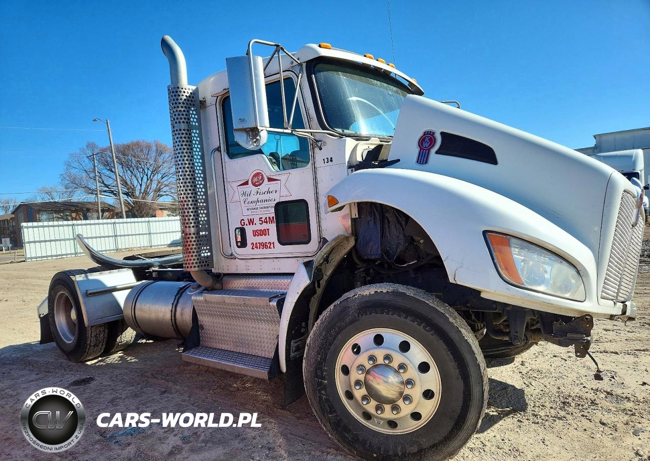 2017 Kenworth T300 Semi Truck