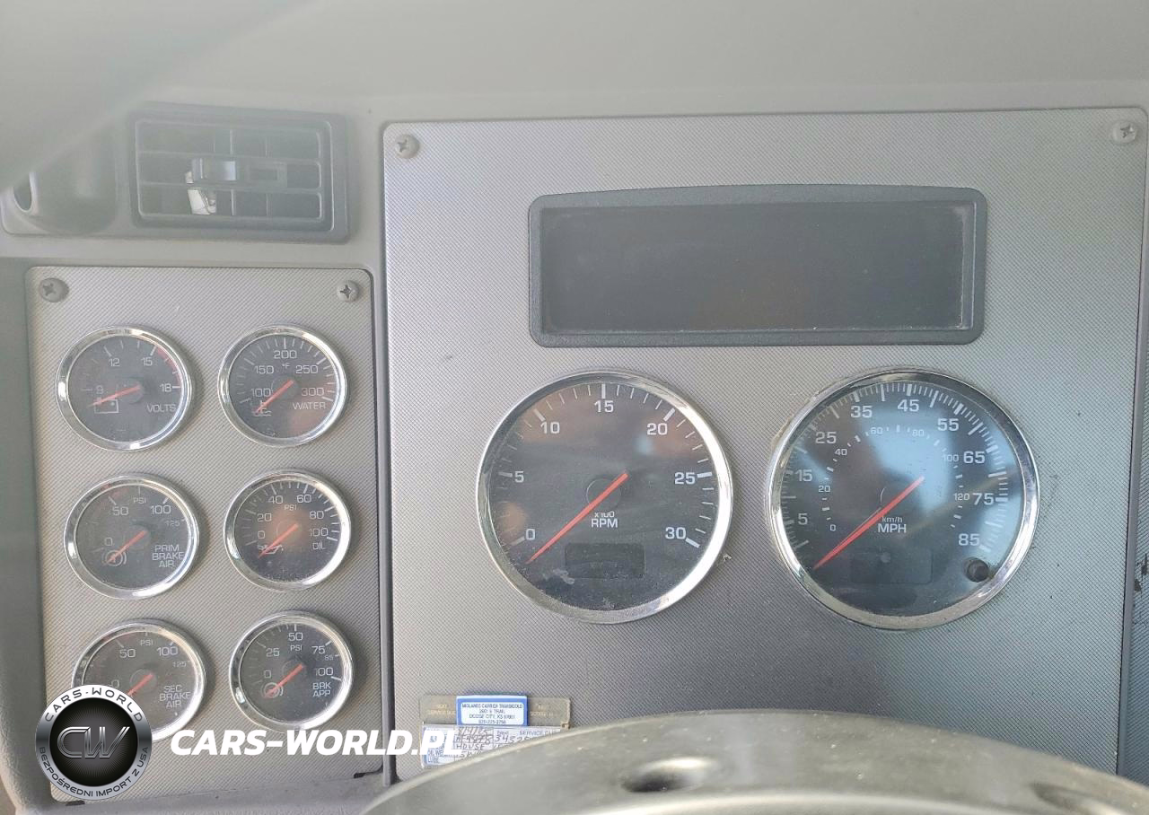 2017 Kenworth T300 Semi Truck VIN:2XKHAM8X7HM146102 - 8