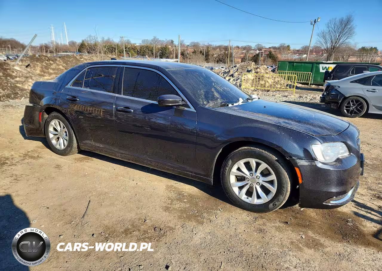 2016 Chrysler 300 Limited VIN:2C3CCAAG5GH243769 - 4