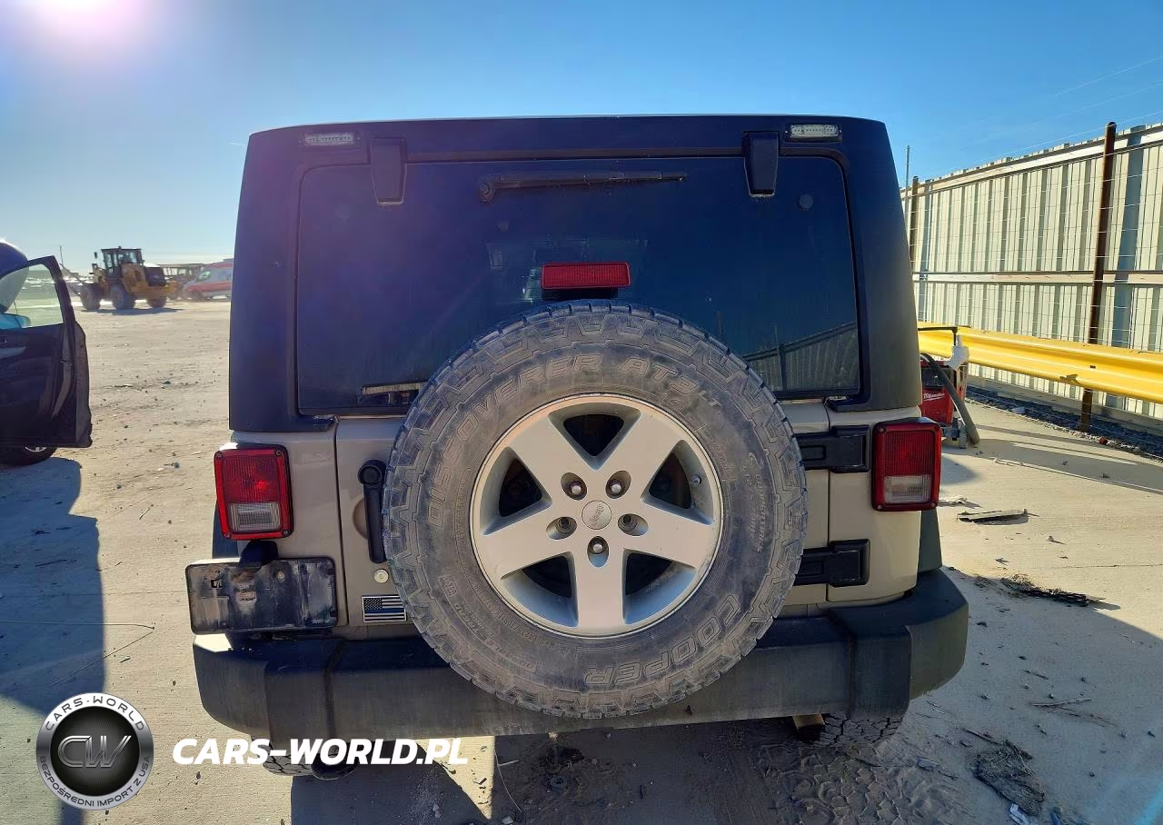 2016 Jeep Wrangler Unlimited Sport VIN:1C4BJWKG9GL266399 - 6