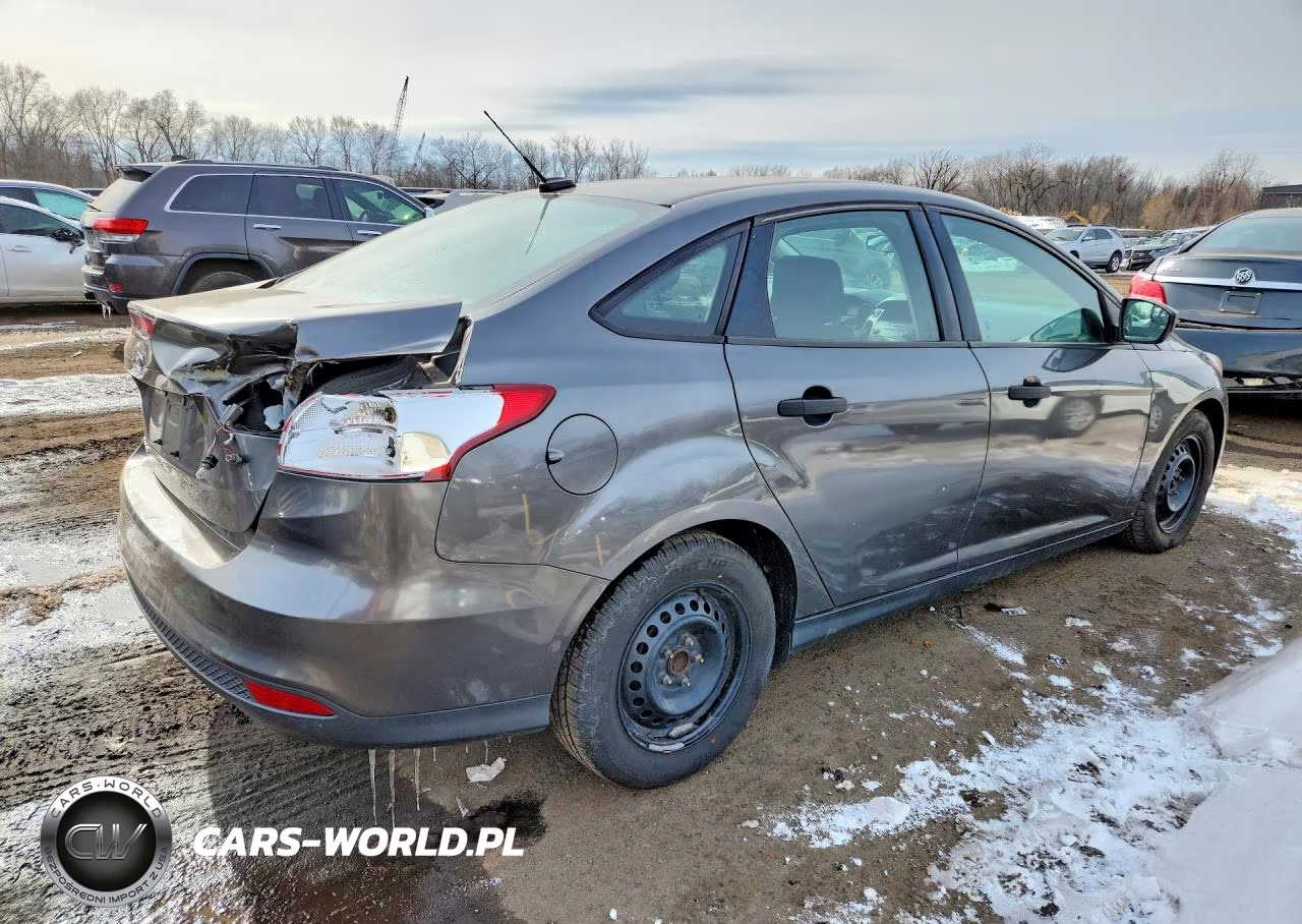2018 Ford Focus S VIN:1FADP3E26JL300138 - 3
