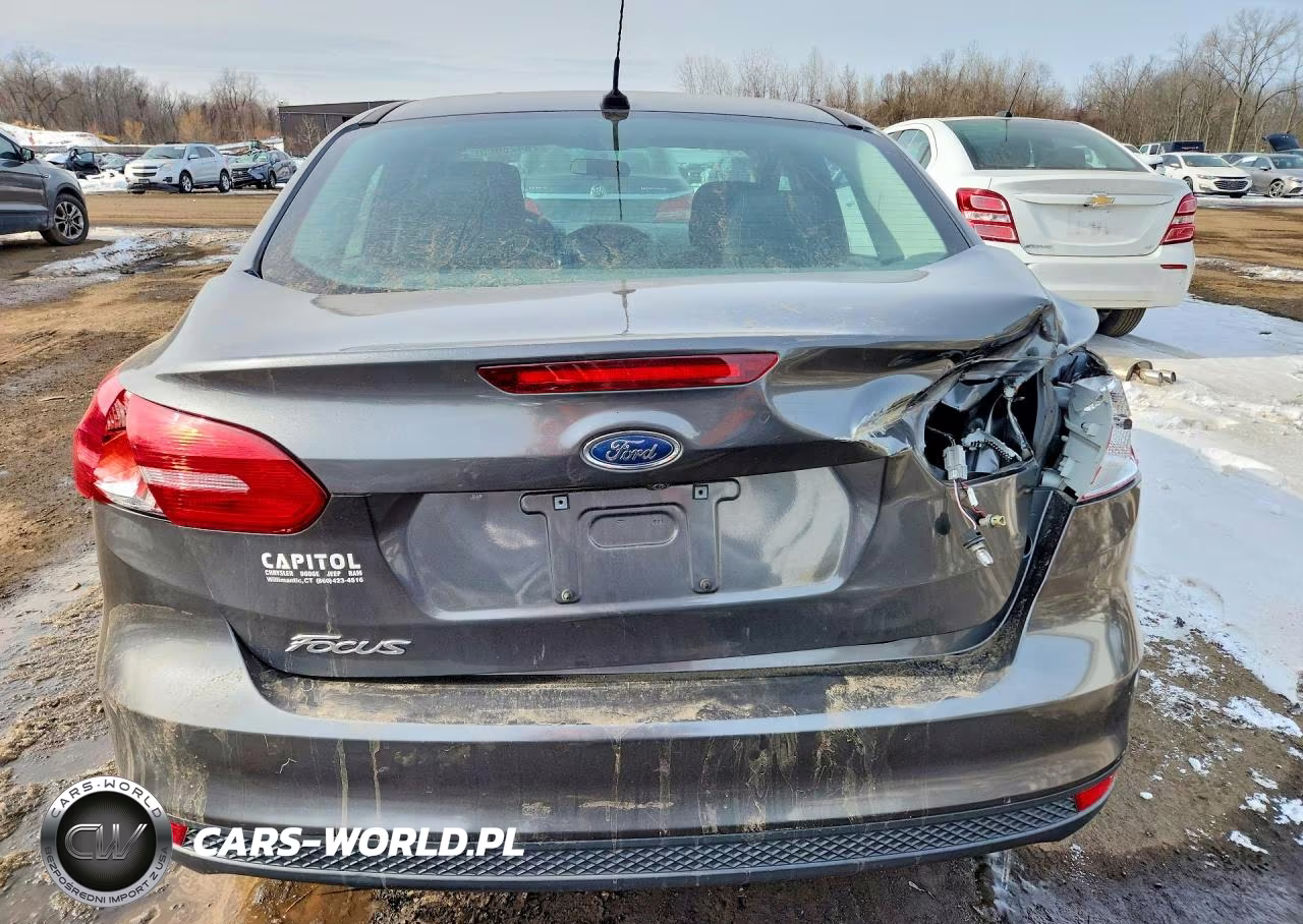 2018 Ford Focus S VIN:1FADP3E26JL300138 - 6