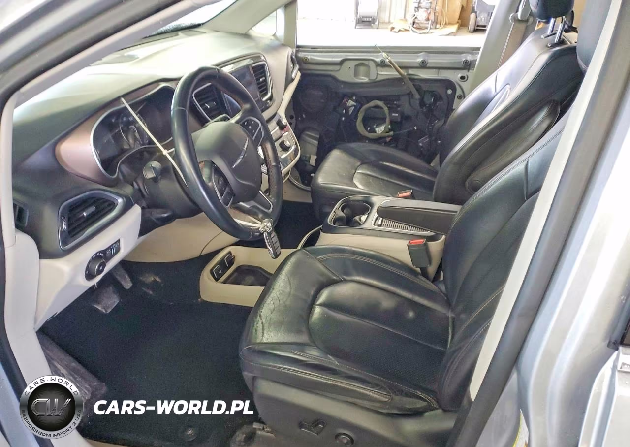 2018 Chrysler Pacifica Touring L Plus VIN:2C4RC1EG4JR131692 - 7