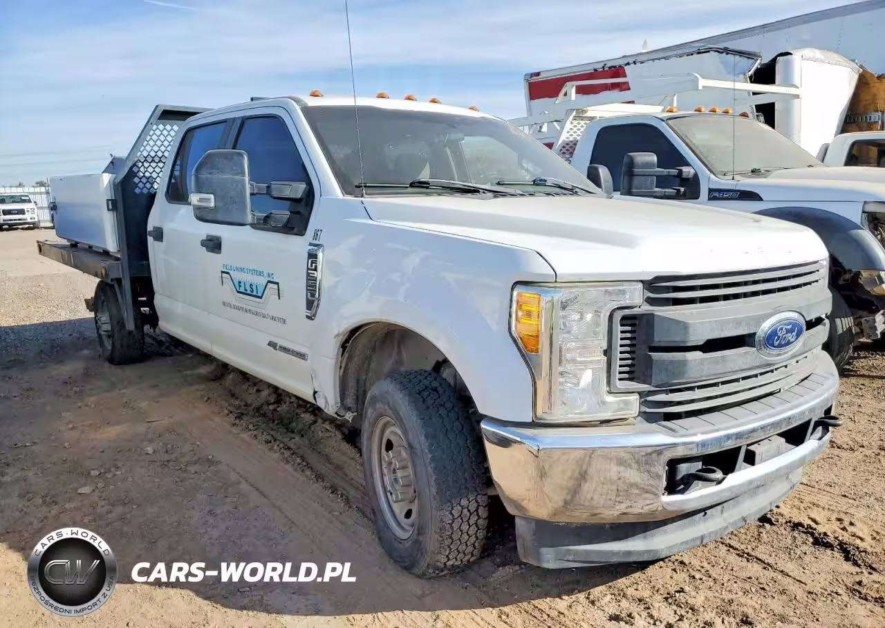 2017 Ford F350 Super Duty Flatbed Truck