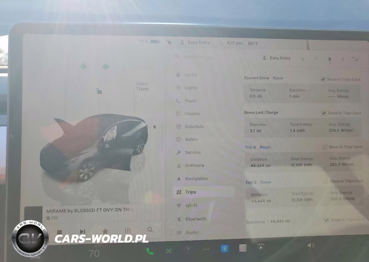 2023 Tesla Model Y VIN:7SAYGAEE9PF847669 - 9