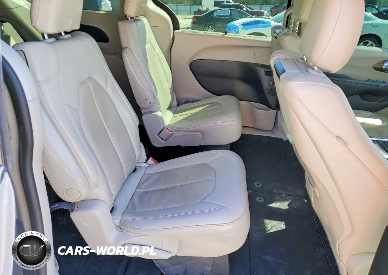 2019 Chrysler Pacifica Touring L Plus VIN:2C4RC1EG3KR615774 - 11
