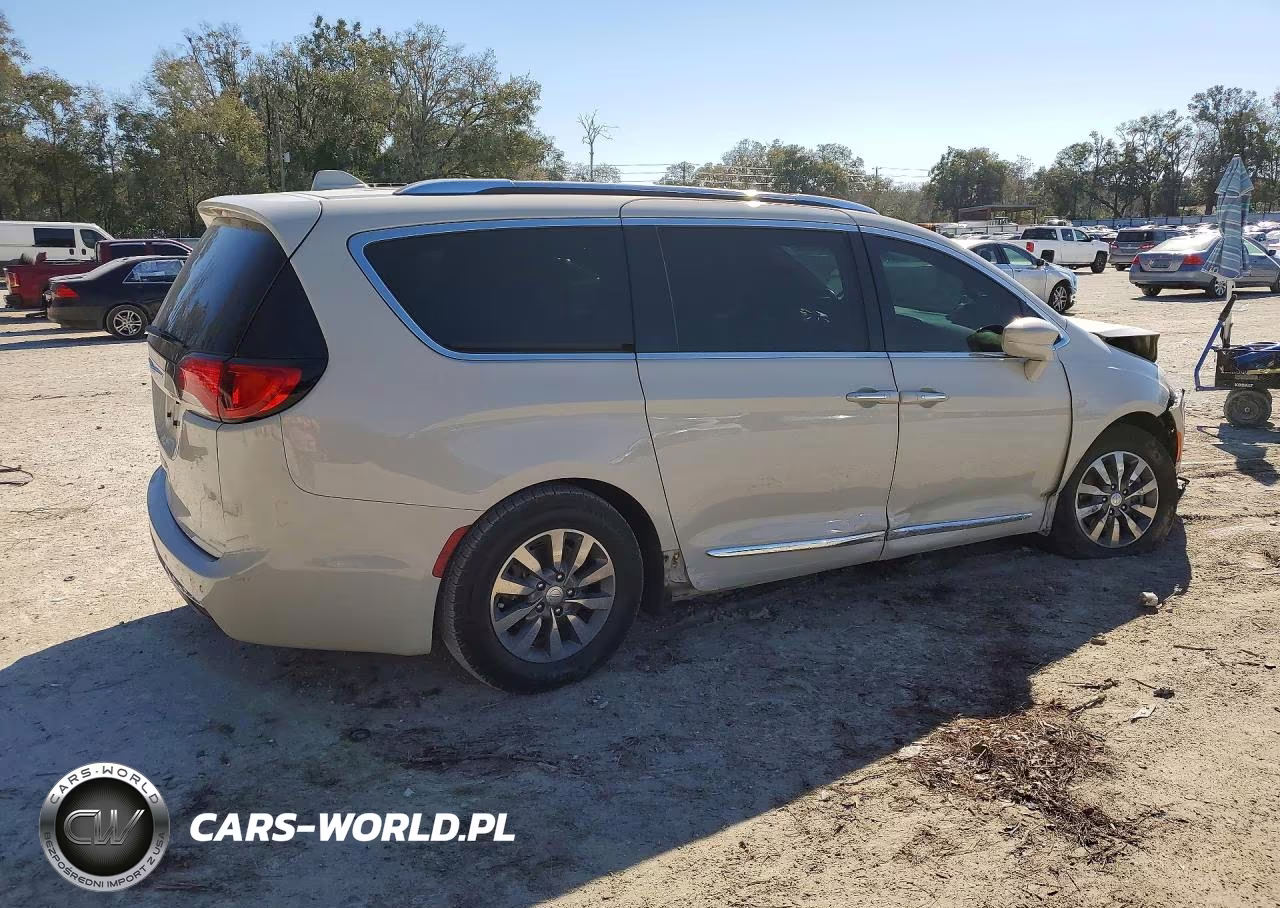 2019 Chrysler Pacifica Touring L Plus VIN:2C4RC1EG3KR615774 - 3