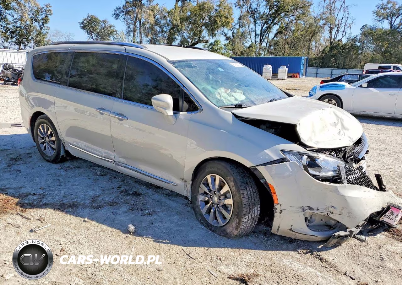 2019 Chrysler Pacifica Touring L Plus VIN:2C4RC1EG3KR615774 - 4