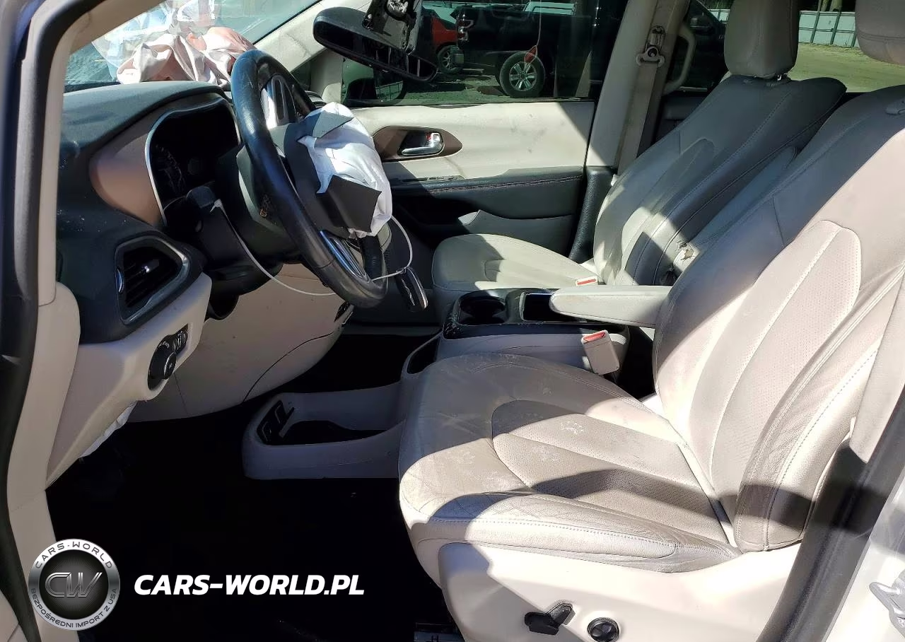 2019 Chrysler Pacifica Touring L Plus VIN:2C4RC1EG3KR615774 - 7