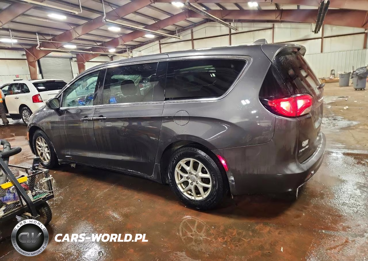 2017 Chrysler Pacifica Touring VIN:2C4RC1DG3HR759142 - 2