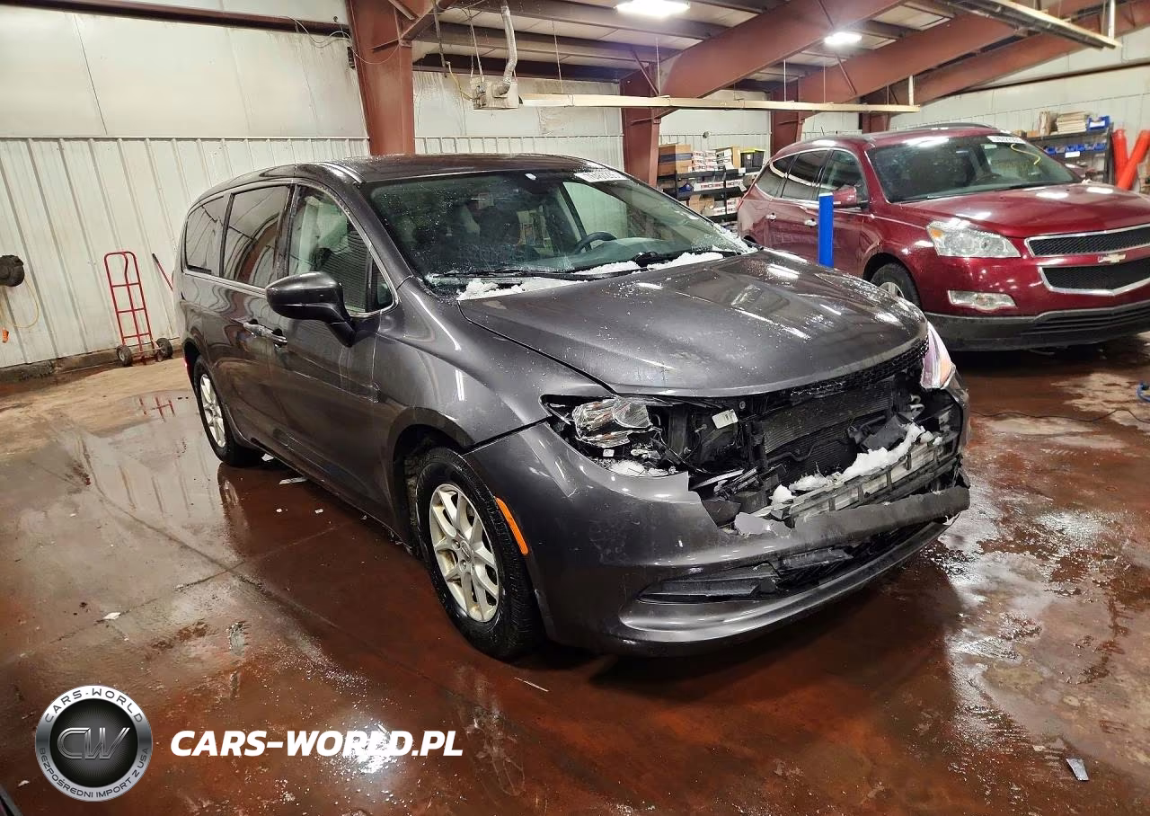 2017 Chrysler Pacifica Touring VIN:2C4RC1DG3HR759142 - 4