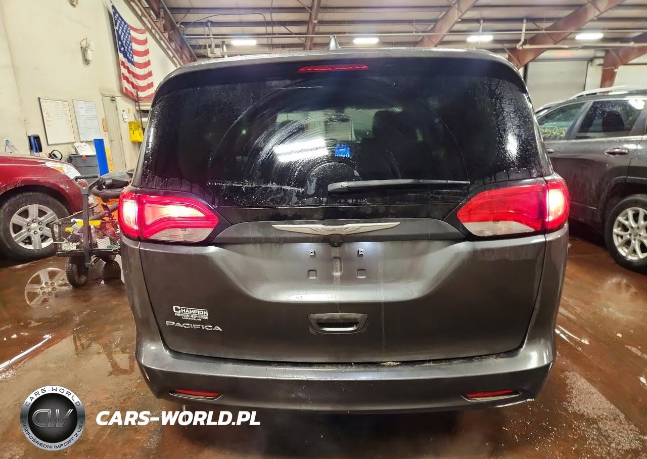 2017 Chrysler Pacifica Touring VIN:2C4RC1DG3HR759142 - 6