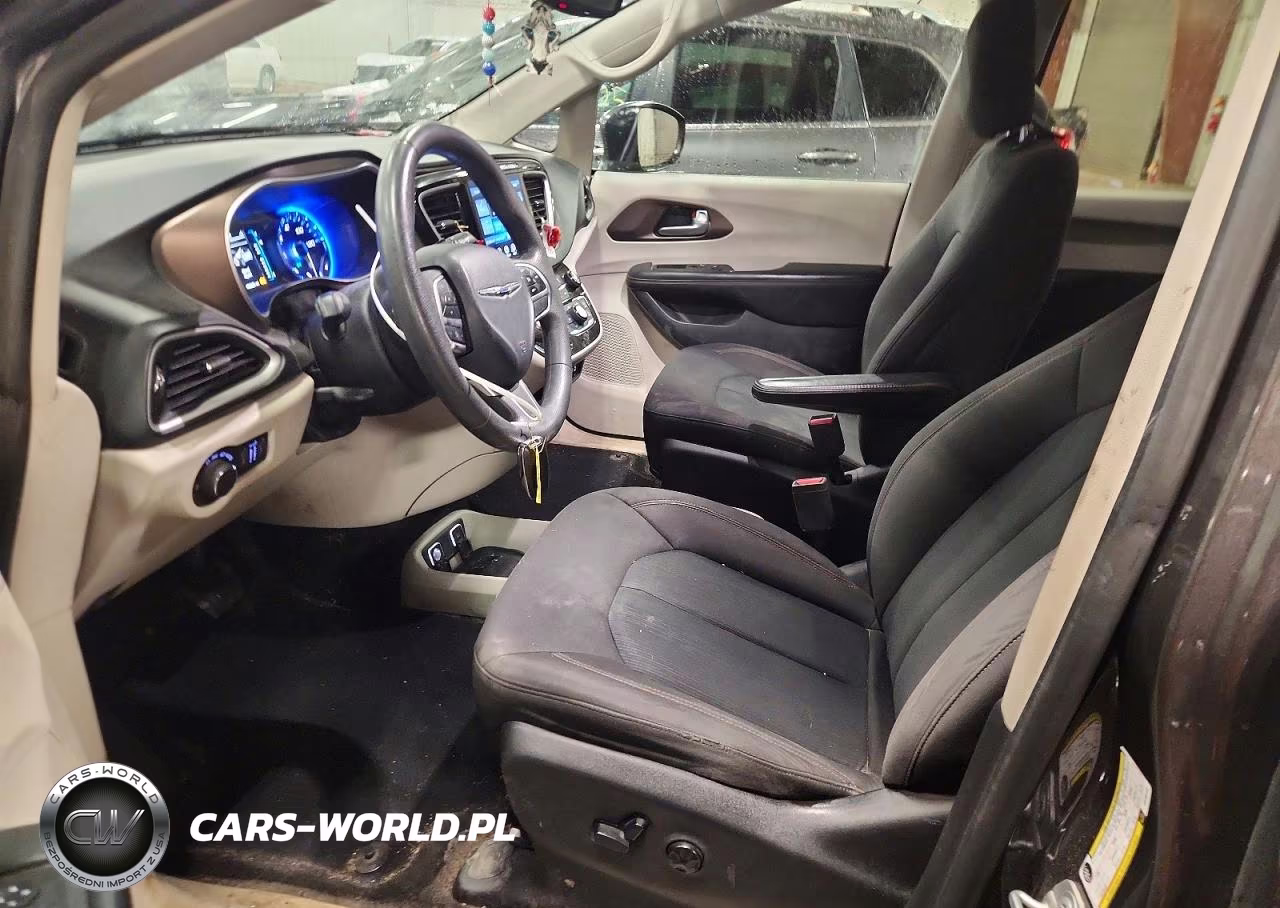 2017 Chrysler Pacifica Touring VIN:2C4RC1DG3HR759142 - 7