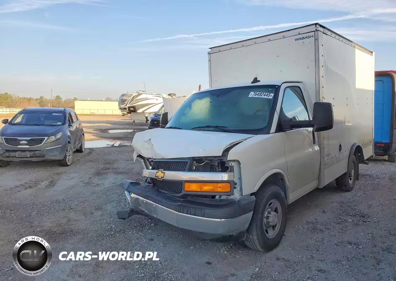 2023 Chevrolet Express Box Truck
