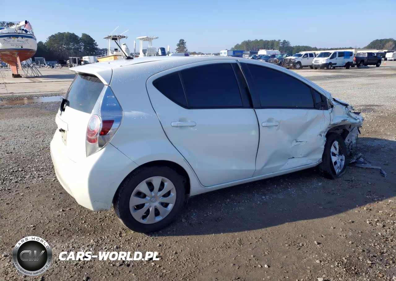 2014 Toyota Prius C Two VIN:JTDKDTB38E1061460 - 3