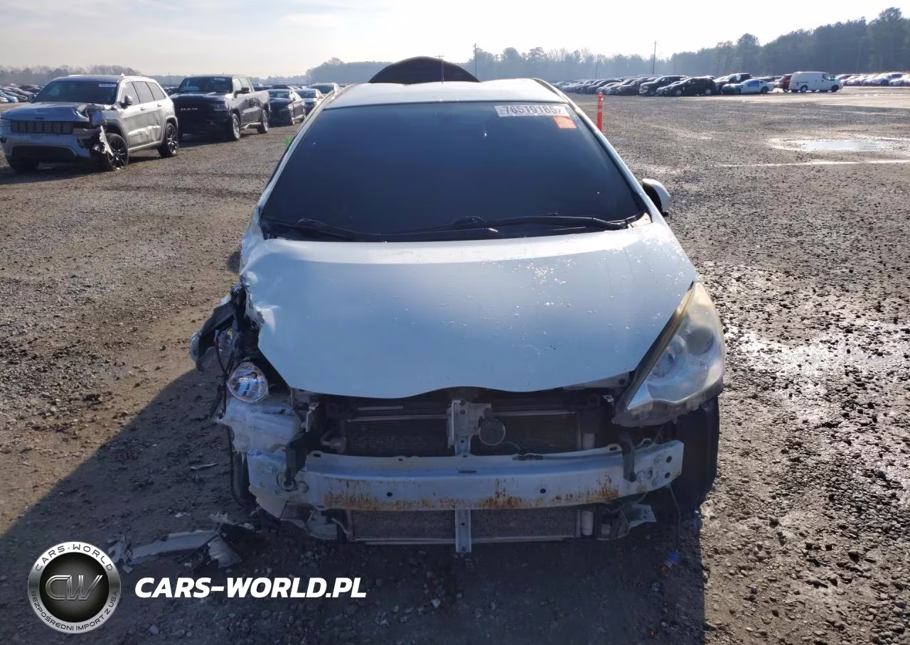 2014 Toyota Prius C Two VIN:JTDKDTB38E1061460 - 5