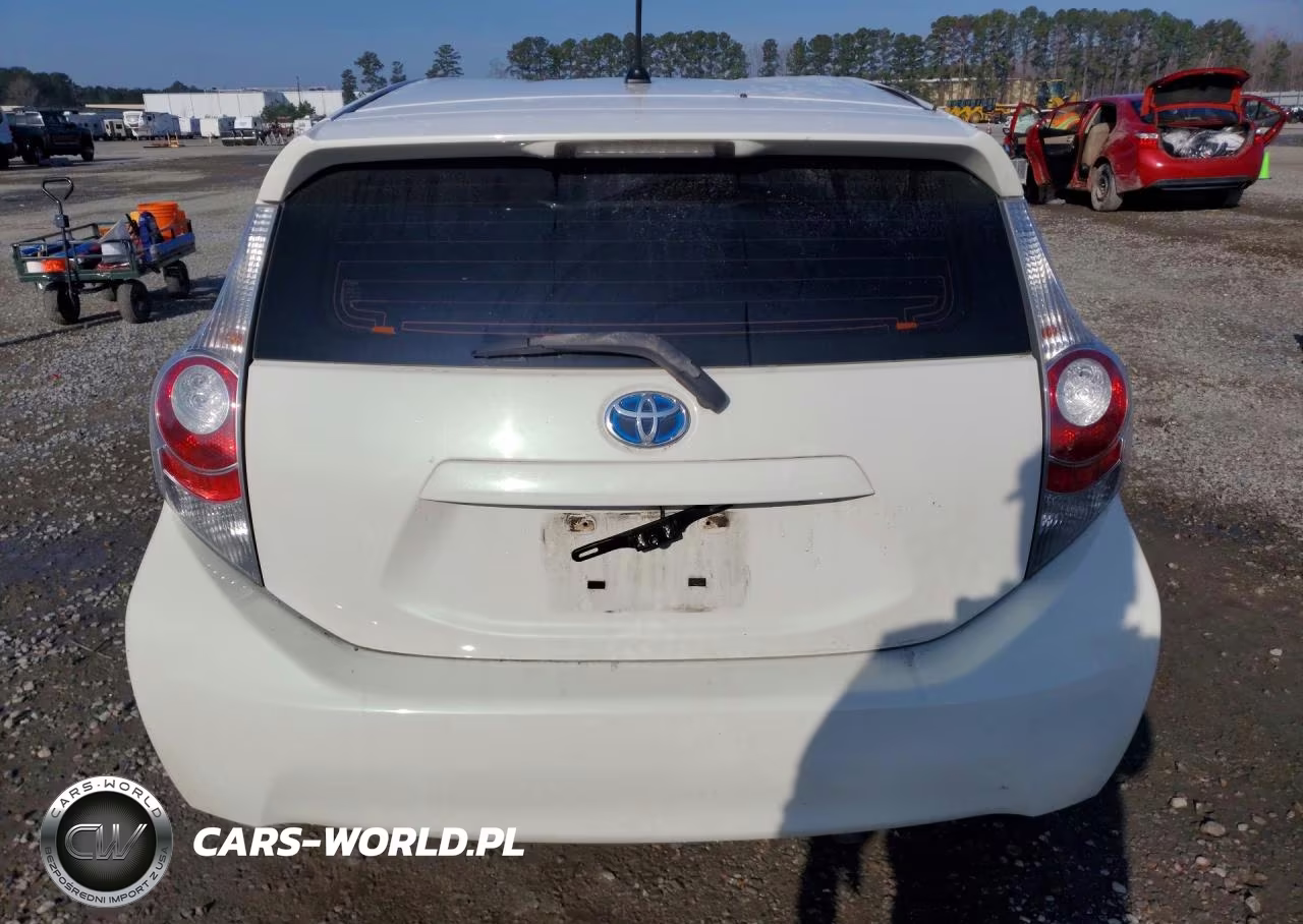 2014 Toyota Prius C Two VIN:JTDKDTB38E1061460 - 6