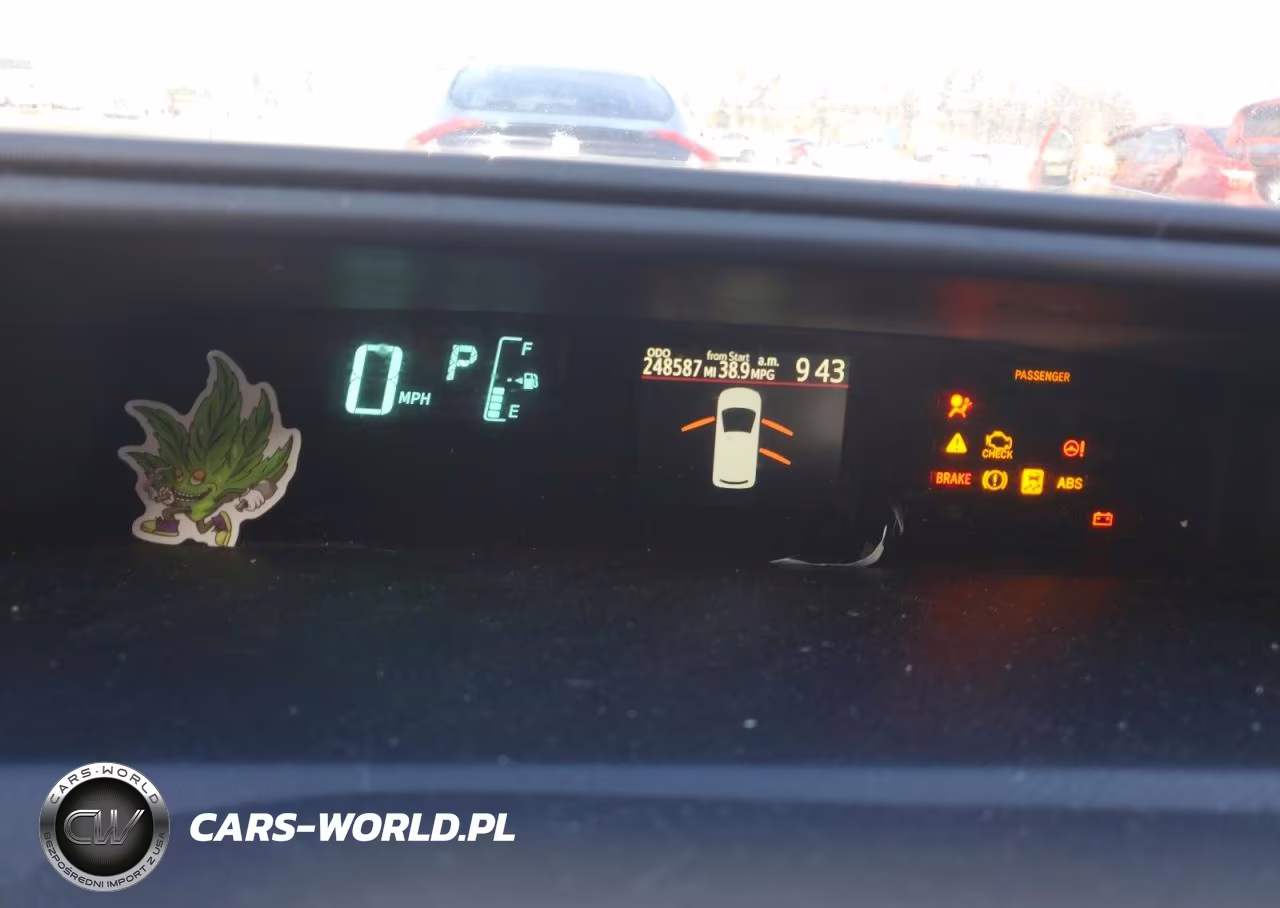 2014 Toyota Prius C Two VIN:JTDKDTB38E1061460 - 9