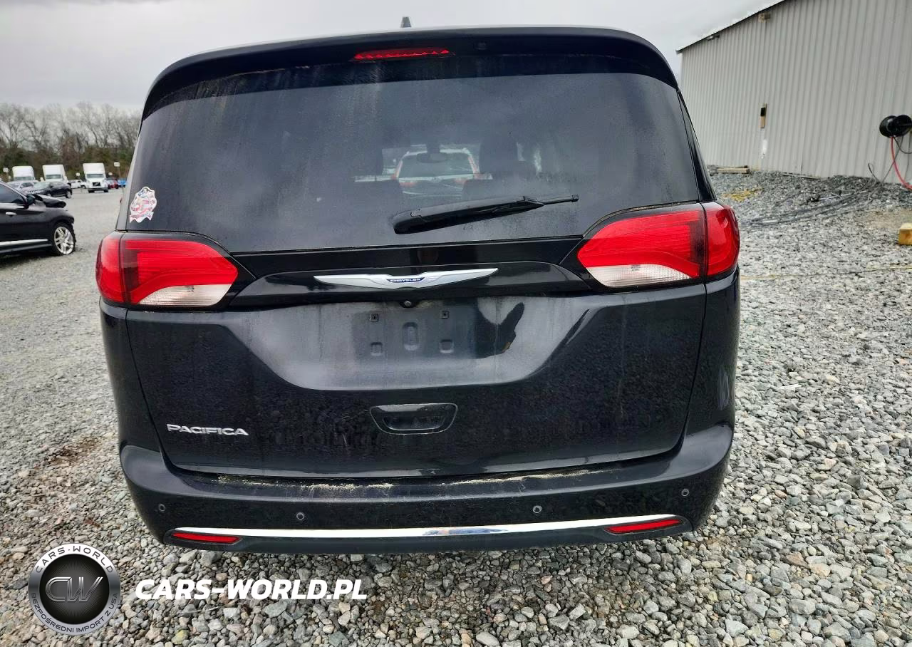 2020 Chrysler Pacifica Touring L VIN:2C4RC1BG0LR276879 - 6