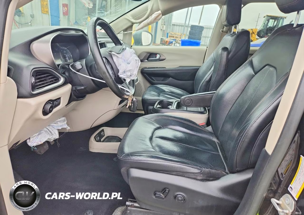2020 Chrysler Pacifica Touring L VIN:2C4RC1BG0LR276879 - 7