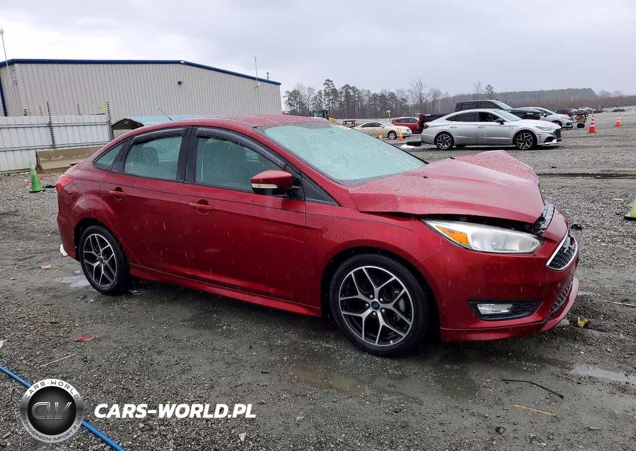 2016 Ford Focus Se VIN:1FADP3F23GL342824 - 4