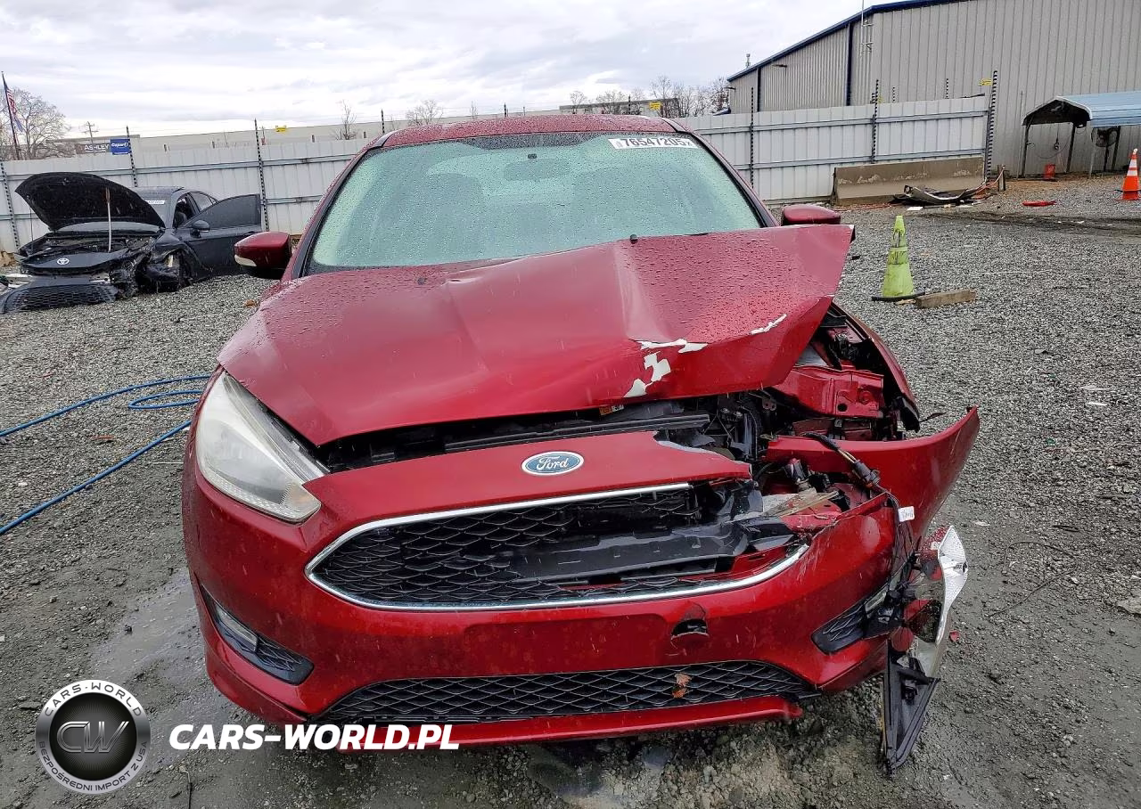 2016 Ford Focus Se VIN:1FADP3F23GL342824 - 5