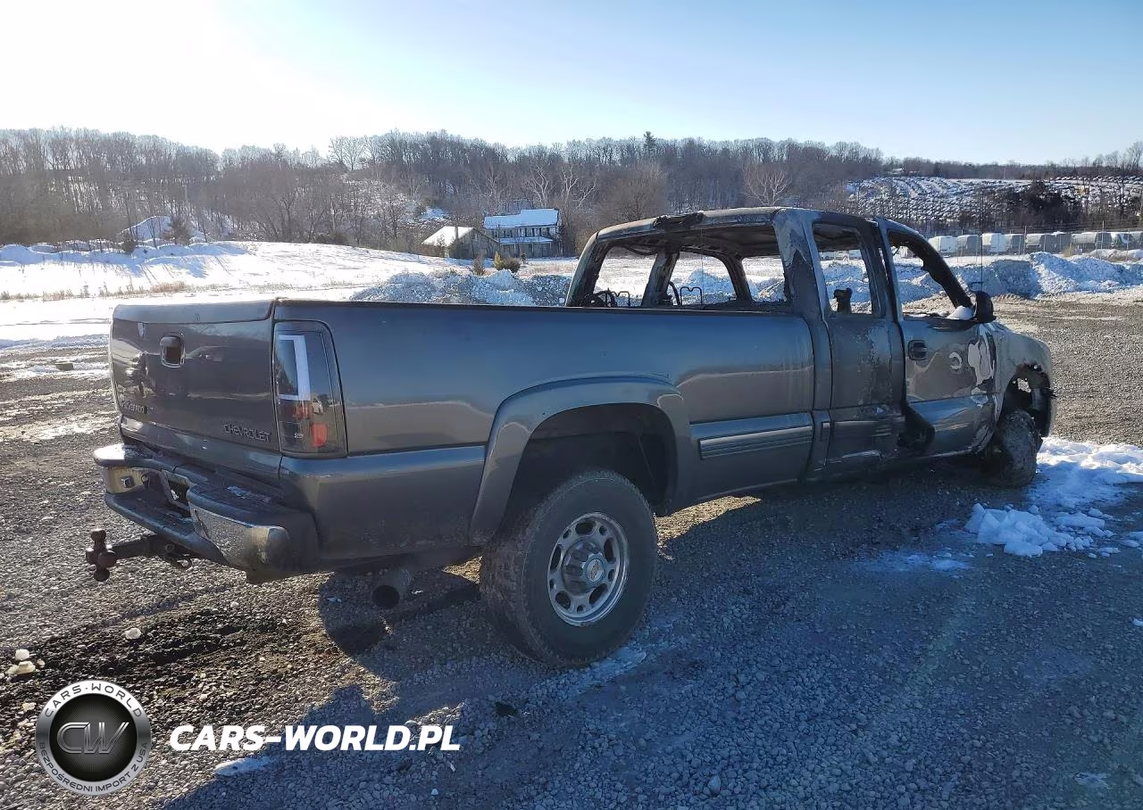 2002 Chevrolet Silverado K2500 Heavy Duty VIN:1GCHK29132E111779 - 3