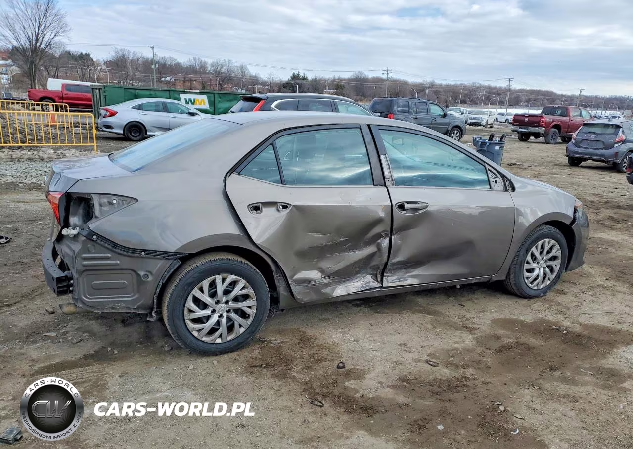2019 Toyota Corolla Le VIN:2T1BURHE2KC235753 - 3