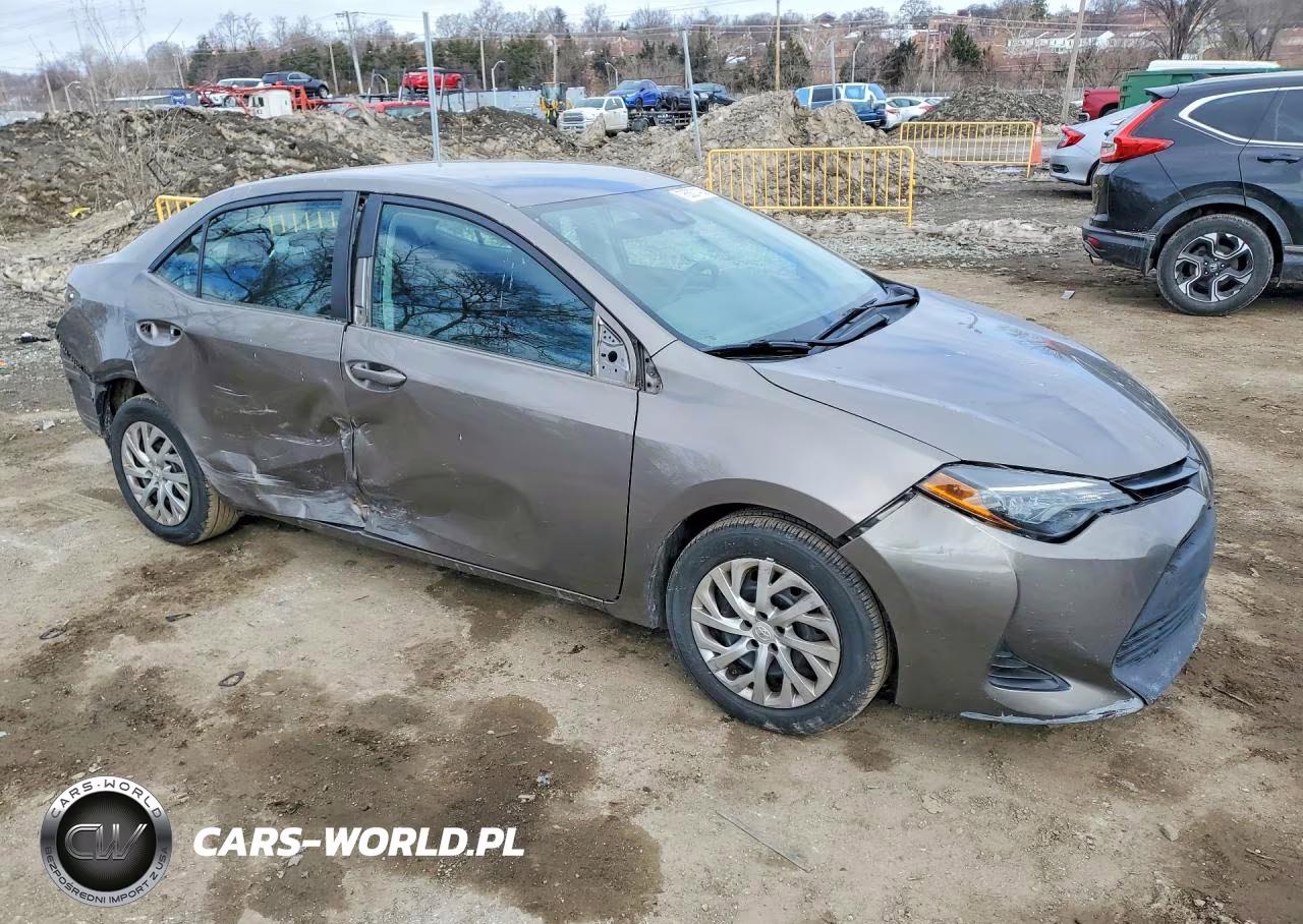 2019 Toyota Corolla Le VIN:2T1BURHE2KC235753 - 4