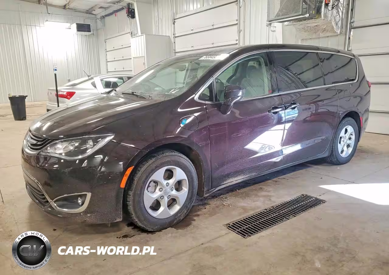 2018 Chrysler Pacifica Hybrid Touring Plus