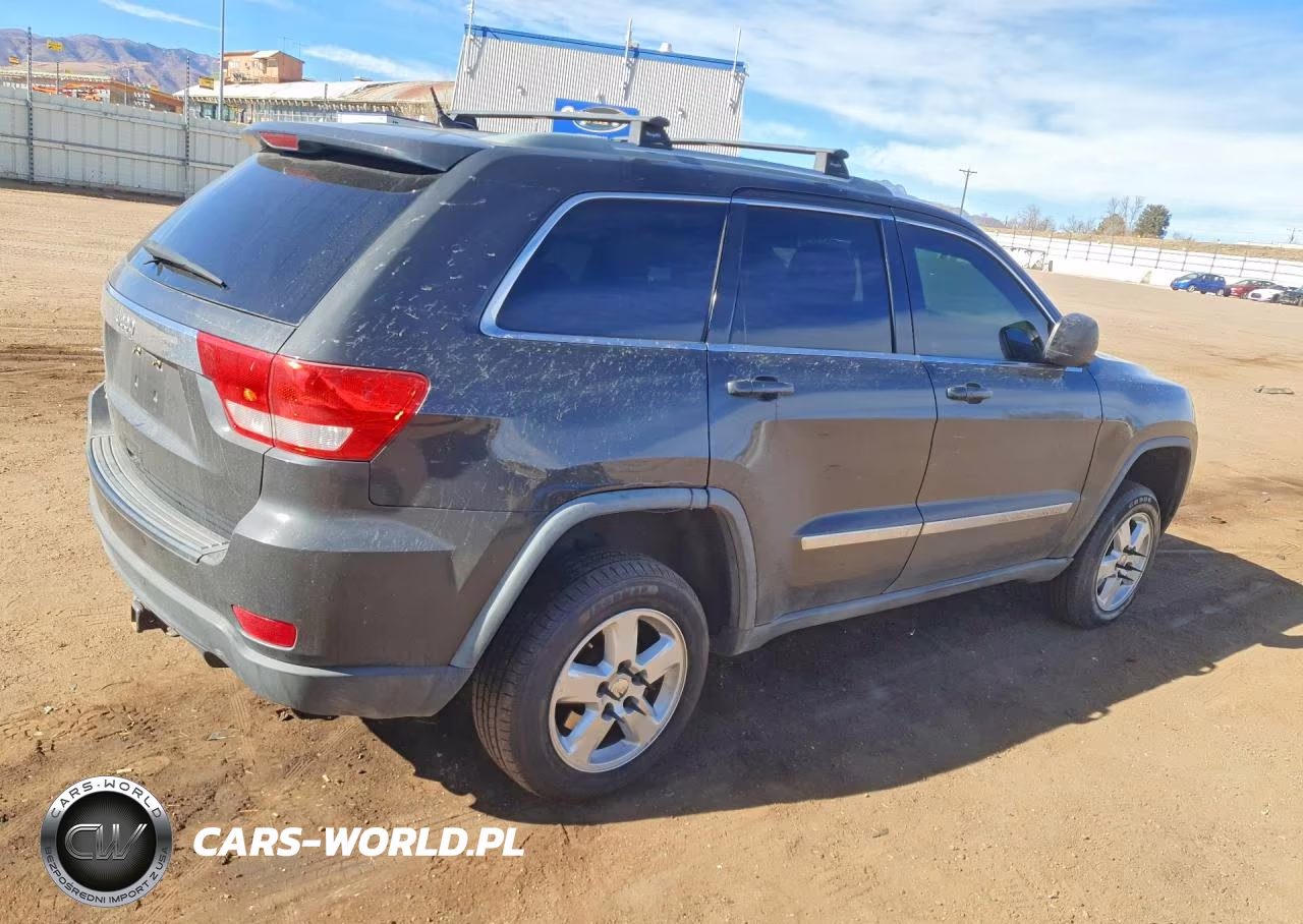 2011 Jeep Grand Cherokee Laredo VIN:1J4RR4GG9BC585888 - 3