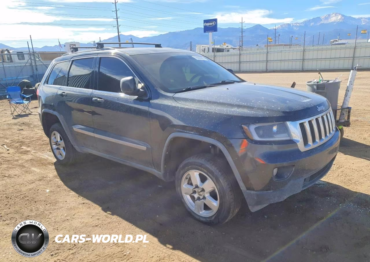 2011 Jeep Grand Cherokee Laredo VIN:1J4RR4GG9BC585888 - 4