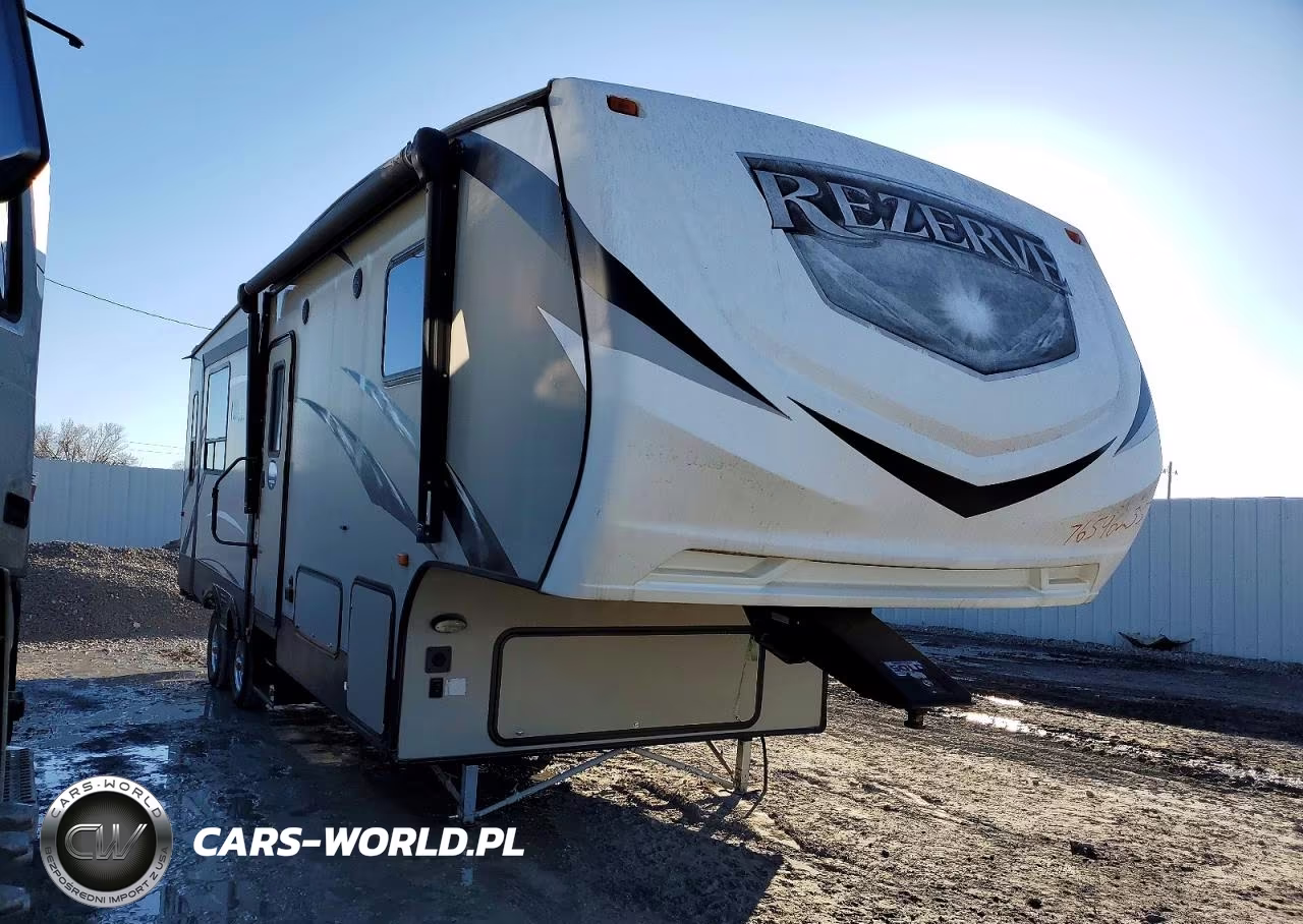 2017 Crossroads Rezerve Camper