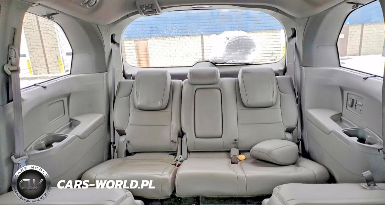 2017 Honda Odyssey Touring VIN:5FNRL5H91HB016137 - 10
