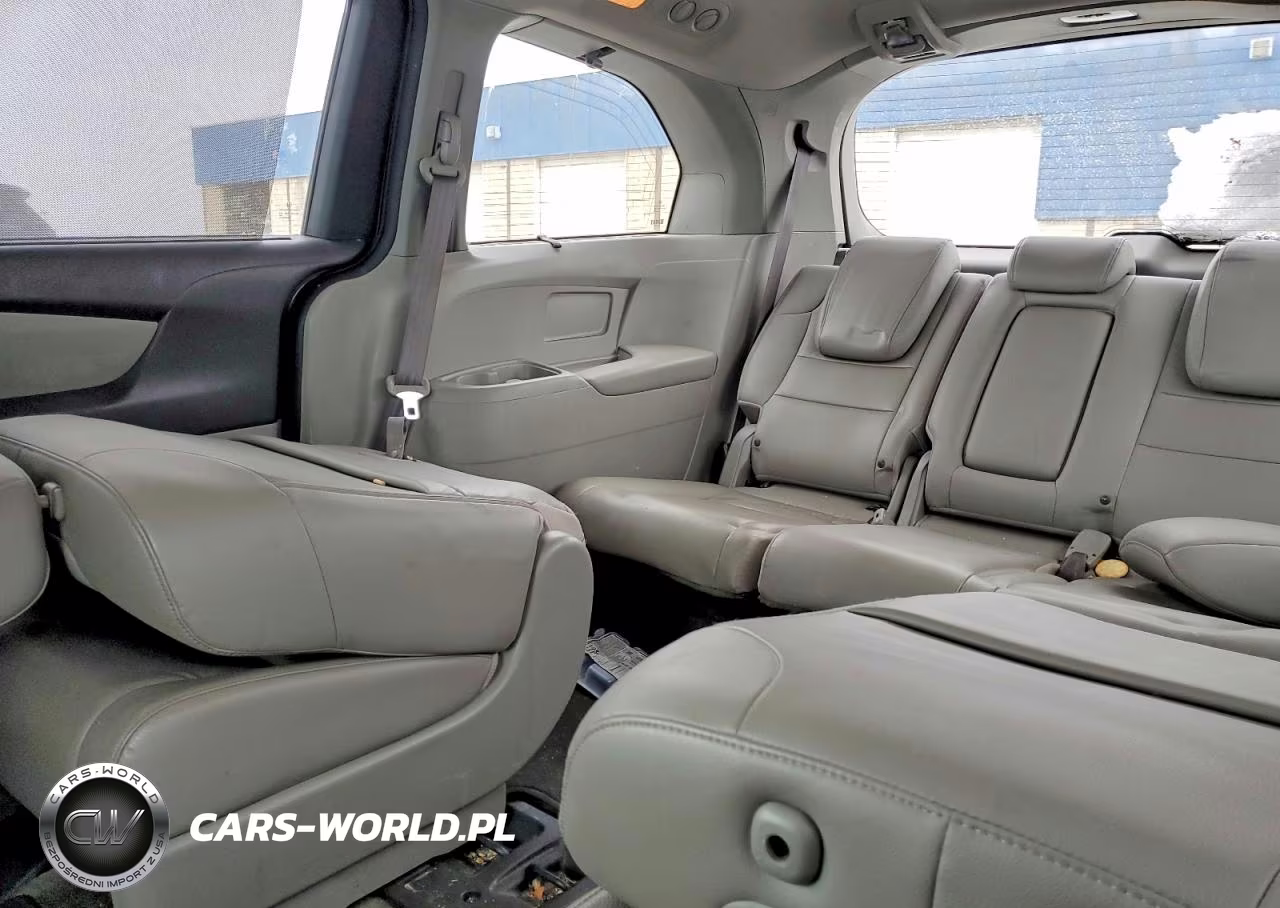 2017 Honda Odyssey Touring VIN:5FNRL5H91HB016137 - 11