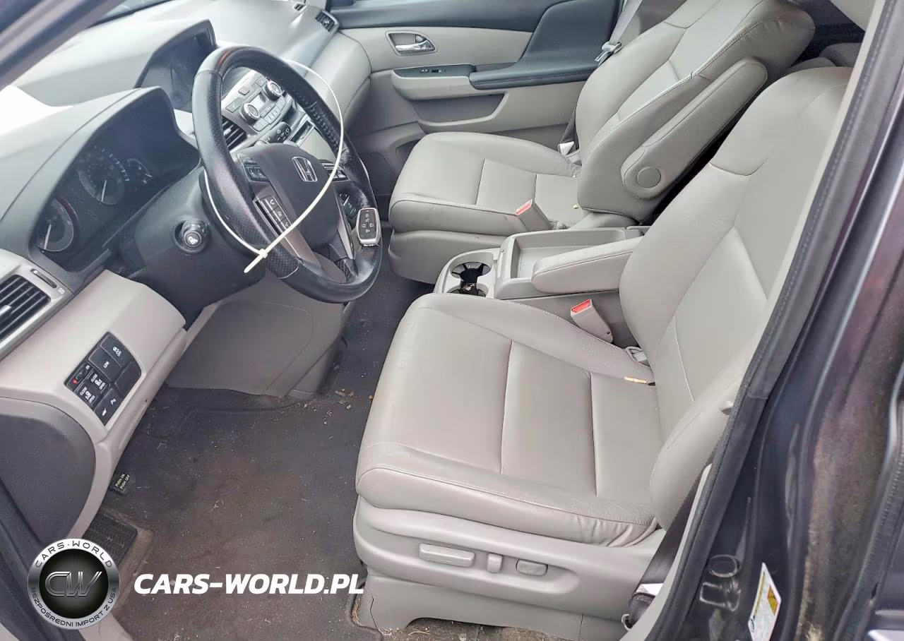 2017 Honda Odyssey Touring VIN:5FNRL5H91HB016137 - 7
