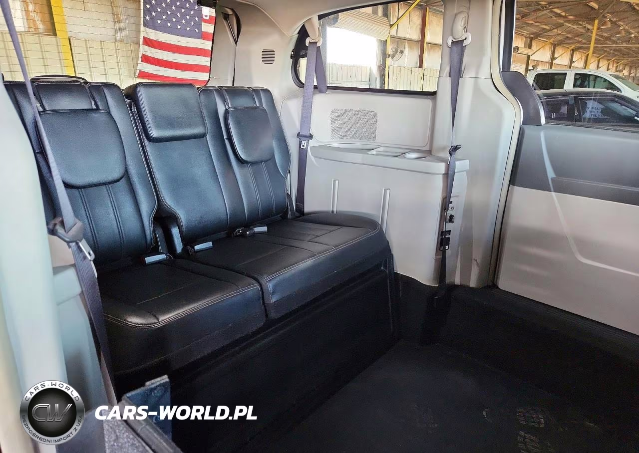2016 Chrysler Town & Country Touring VIN:2C4RC1BG6GR229555 - 11