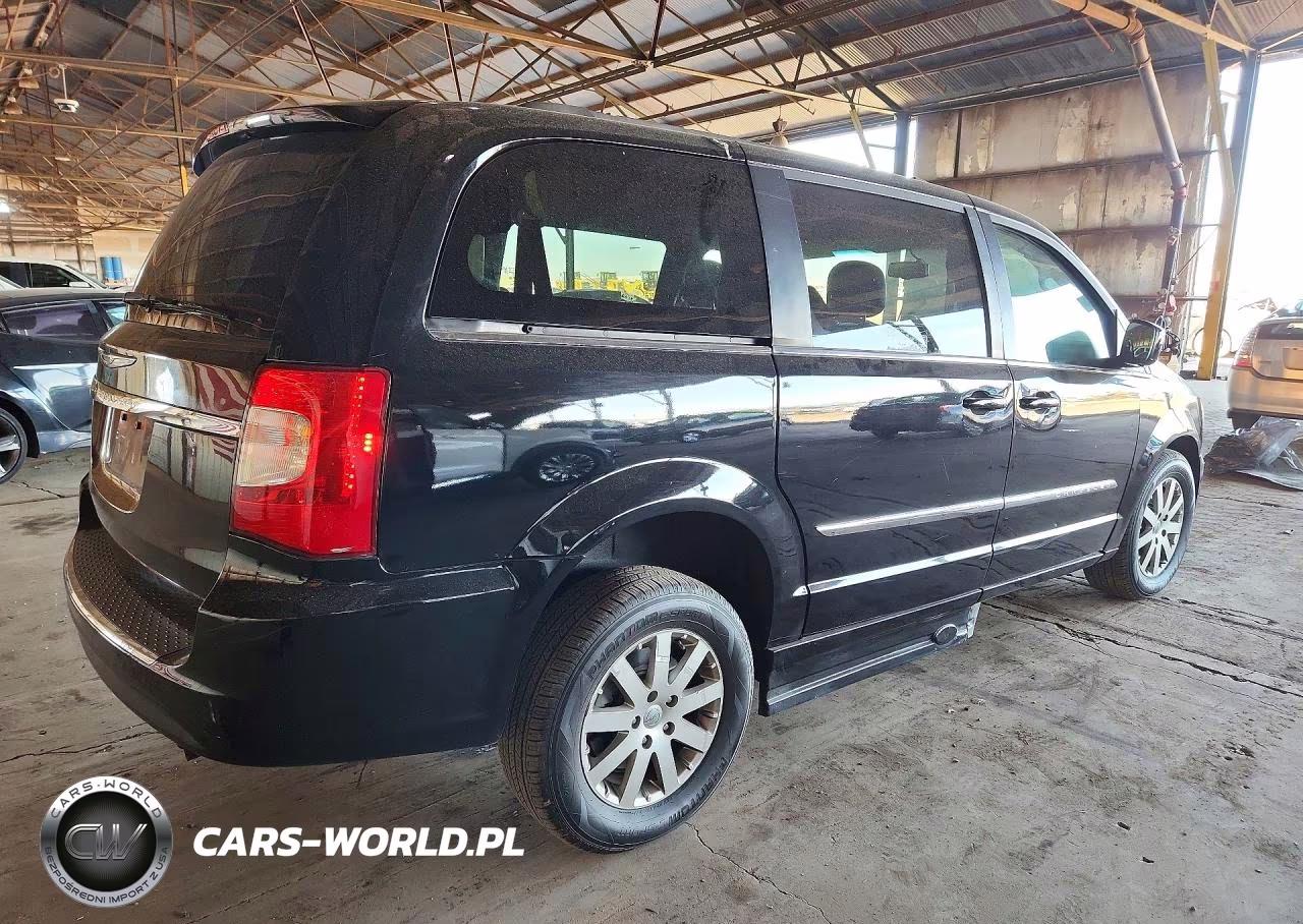 2016 Chrysler Town & Country Touring VIN:2C4RC1BG6GR229555 - 3