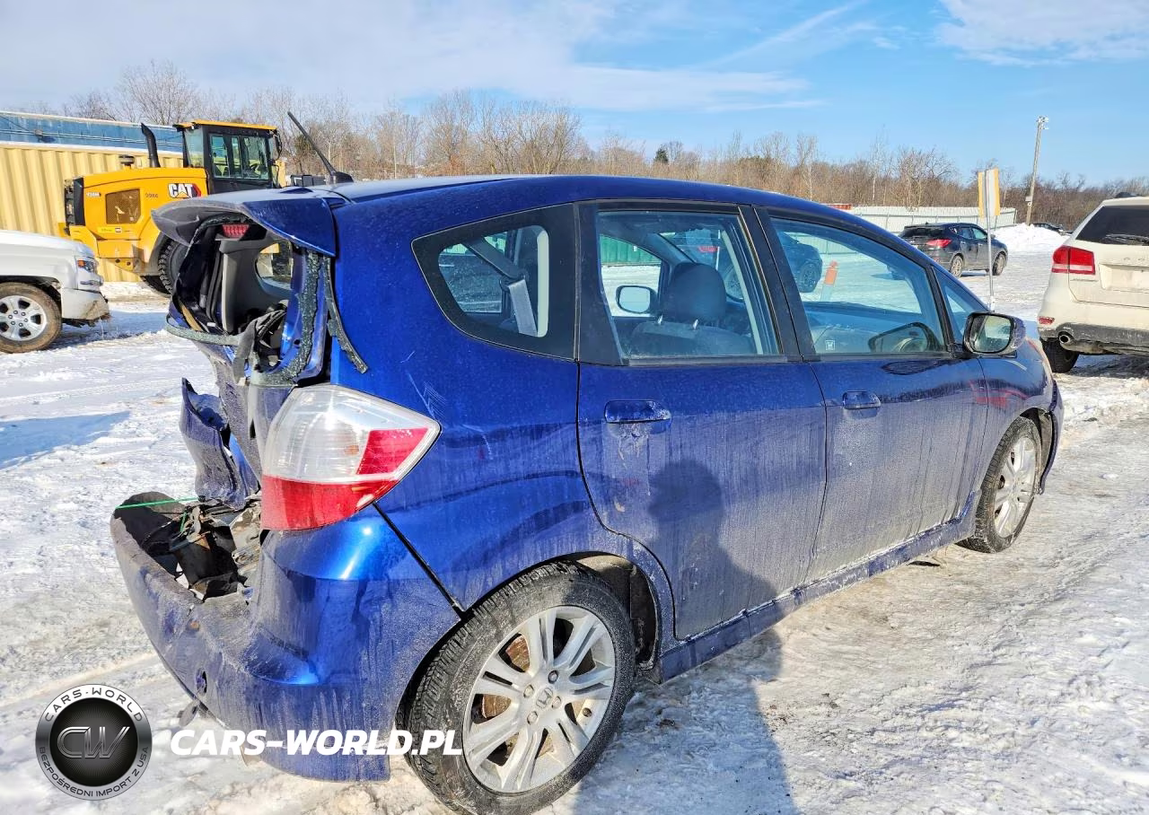 2011 Honda Fit Sport VIN:JHMGE8H54BC001148 - 3