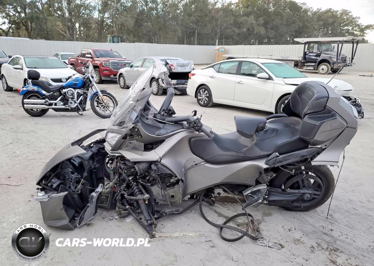 2014 Can-Am Spyder Roadster Rt VIN:2BXNBDD12EV000158 - 3