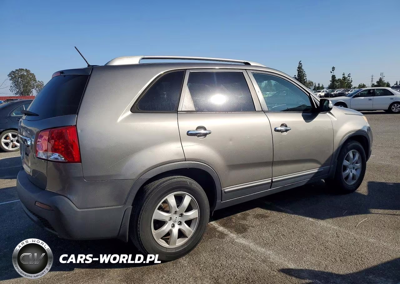 2013 Kia Sorento Lx VIN:5XYKT3A61DG313787 - 3