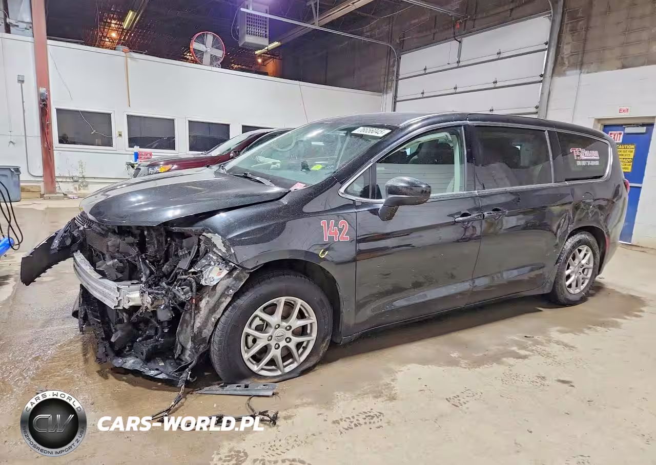 2022 Chrysler Voyager Lx