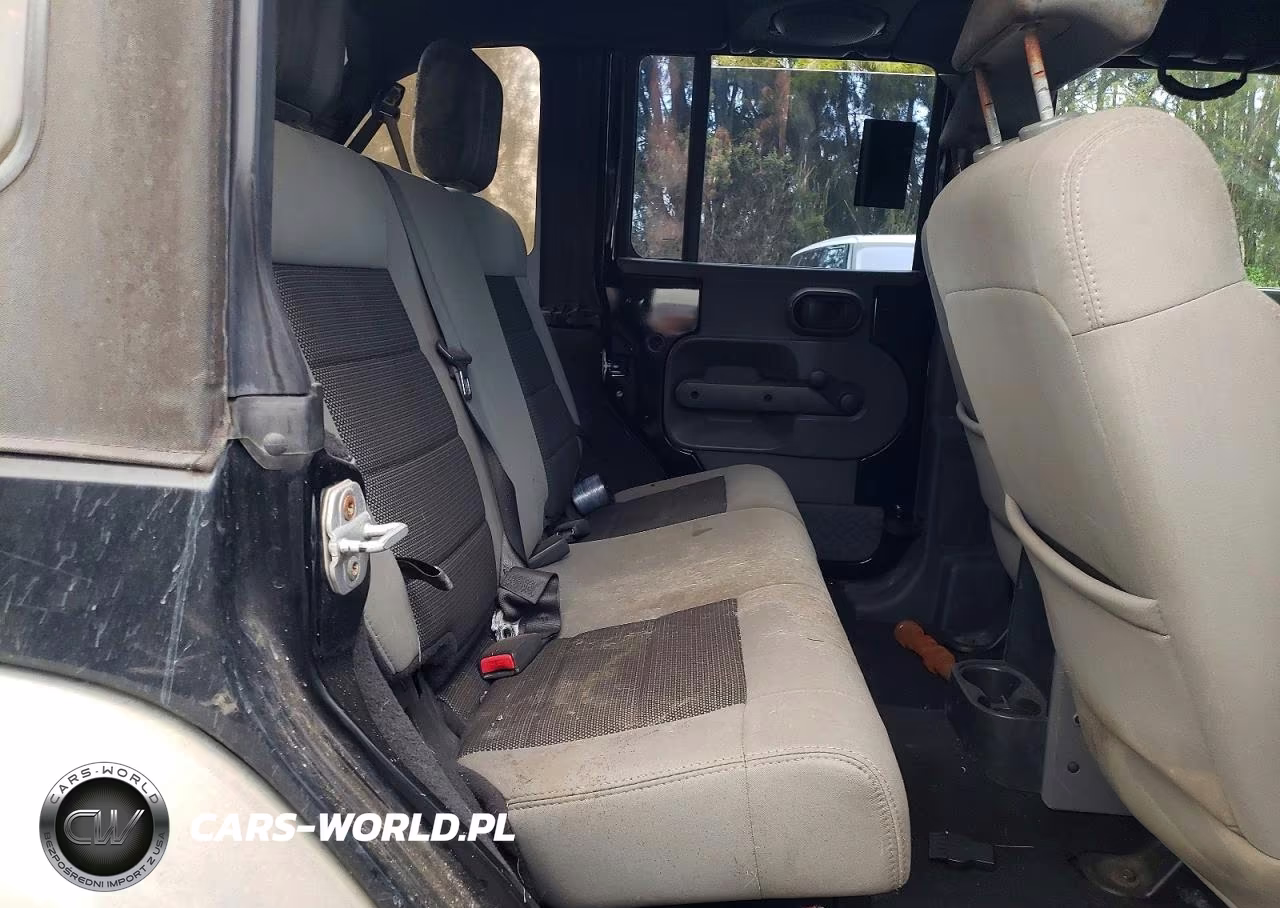 2010 Jeep Wrangler Unlimited Sport VIN:1J4BB3H17AL209585 - 11