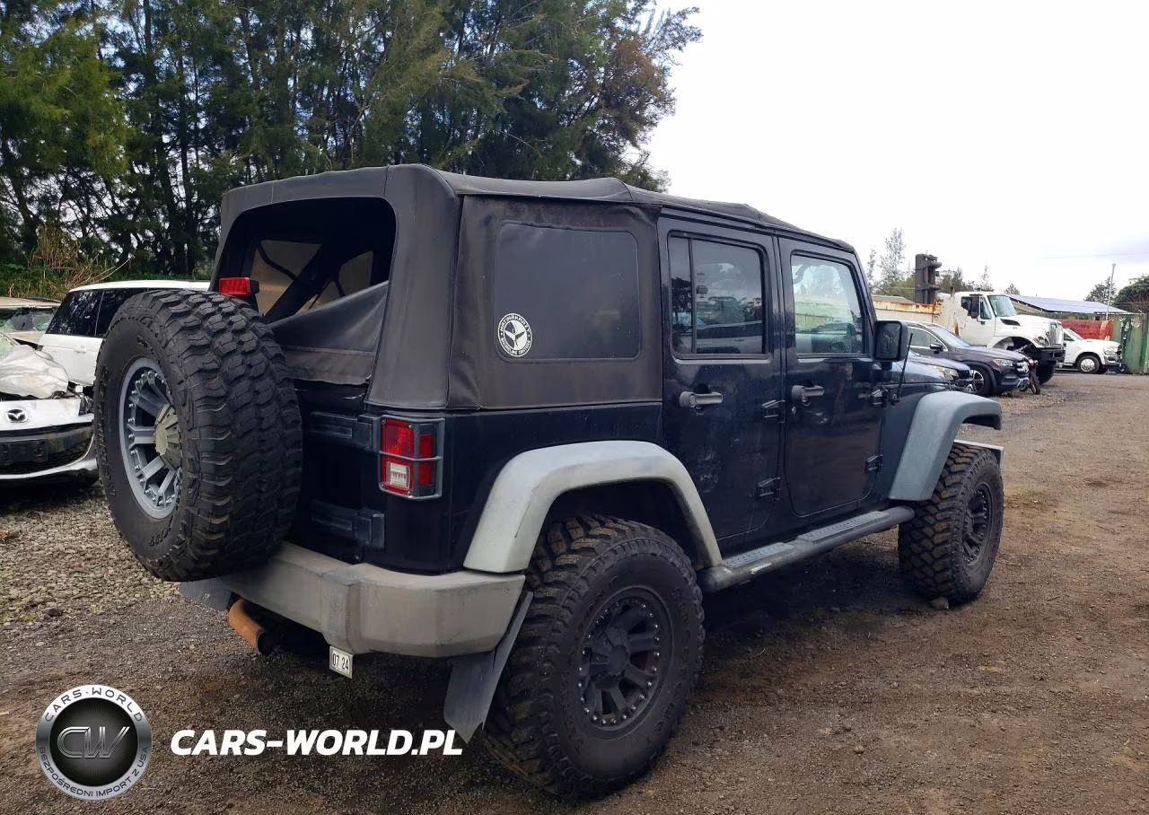 2010 Jeep Wrangler Unlimited Sport VIN:1J4BB3H17AL209585 - 3