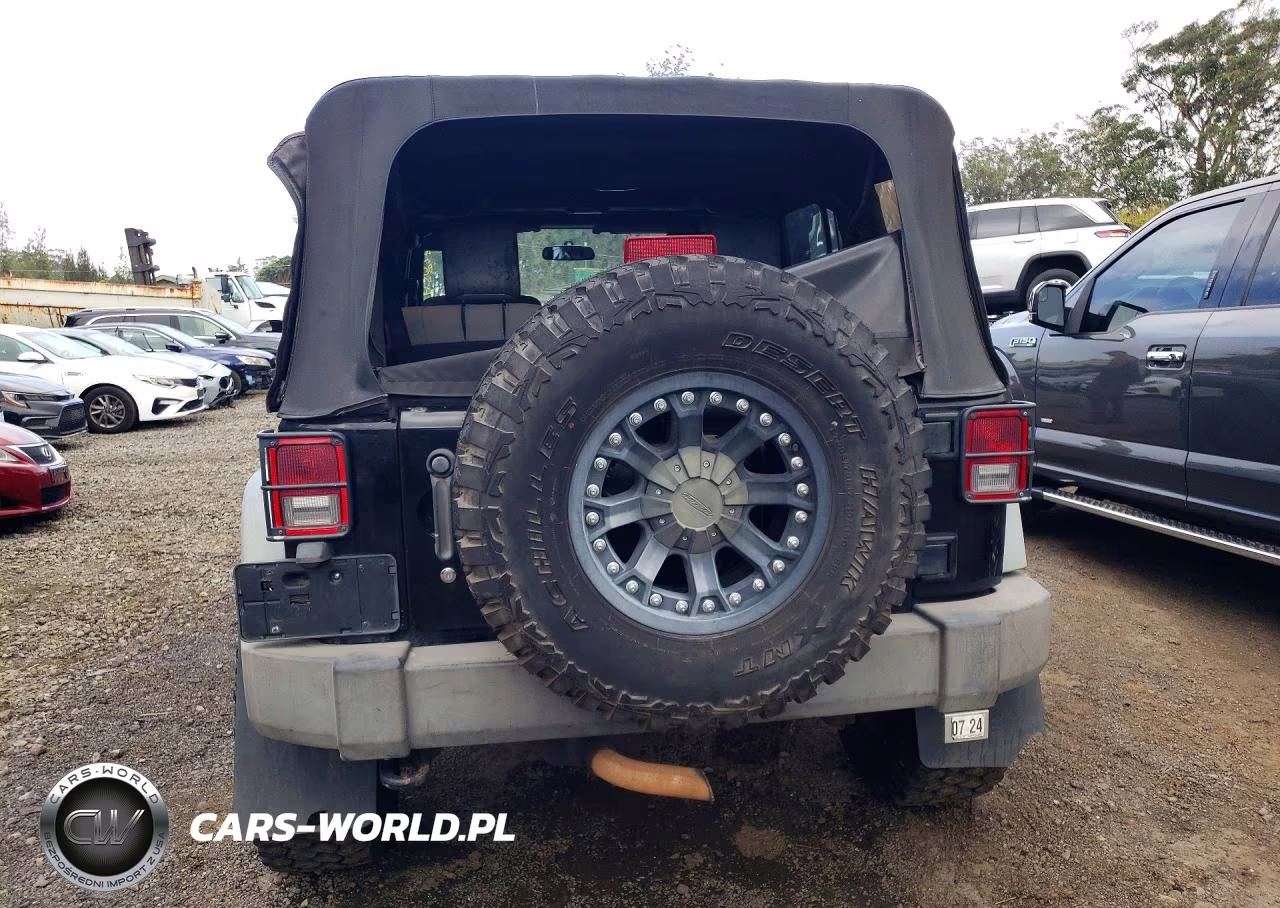 2010 Jeep Wrangler Unlimited Sport VIN:1J4BB3H17AL209585 - 6