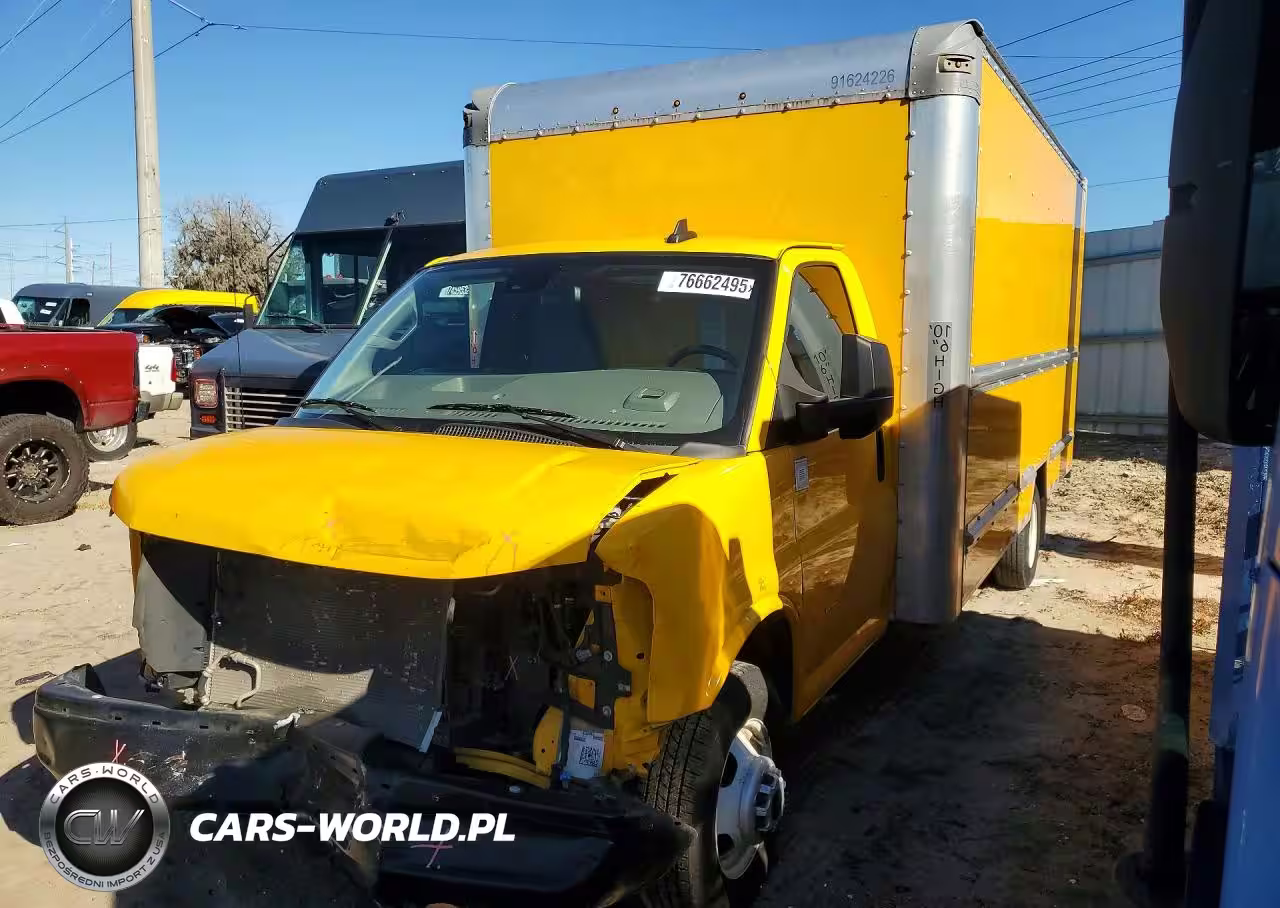 2022 GMC Savana Box Truck