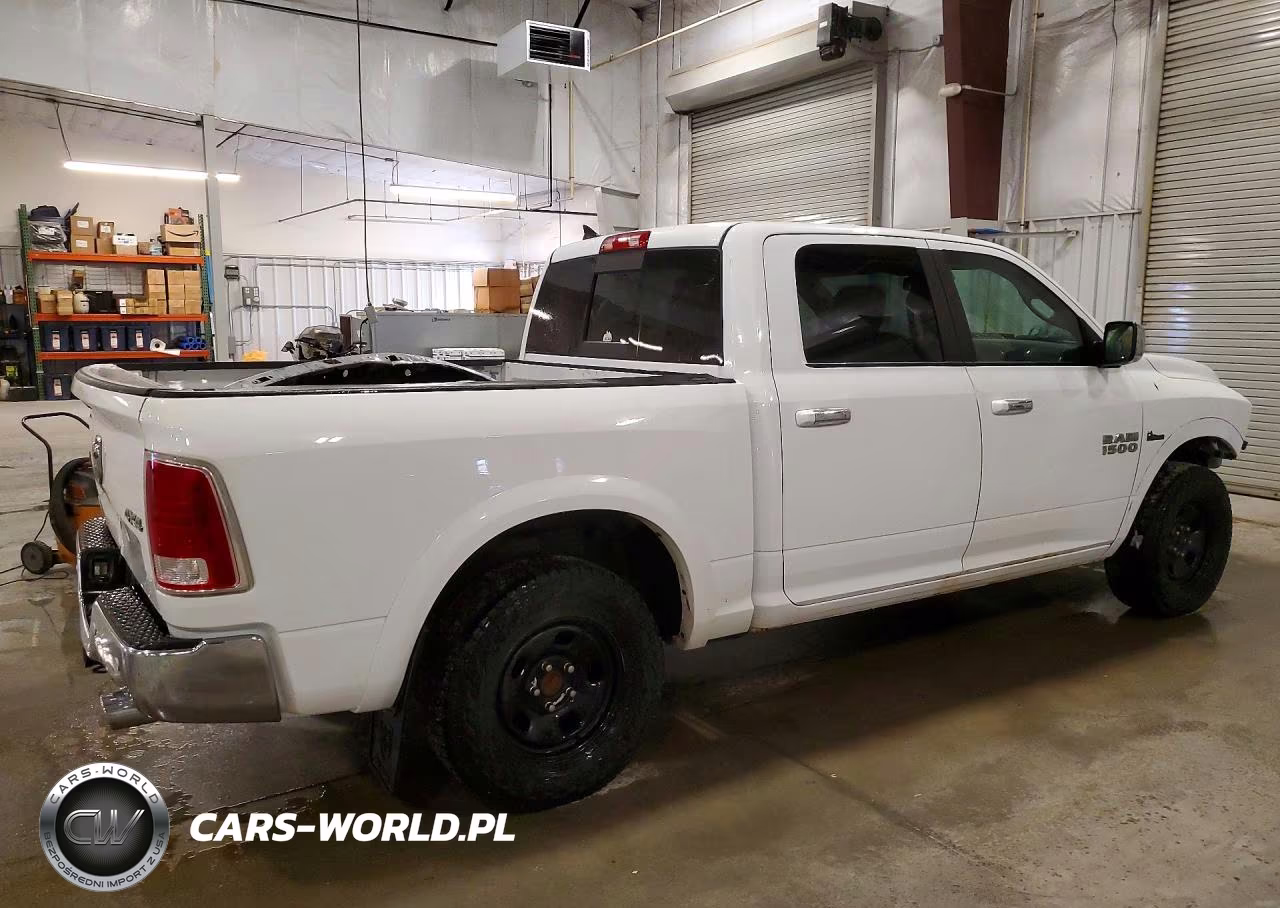 2015 Ram 1500 Laramie VIN:1C6RR7NT8FS739310 - 3